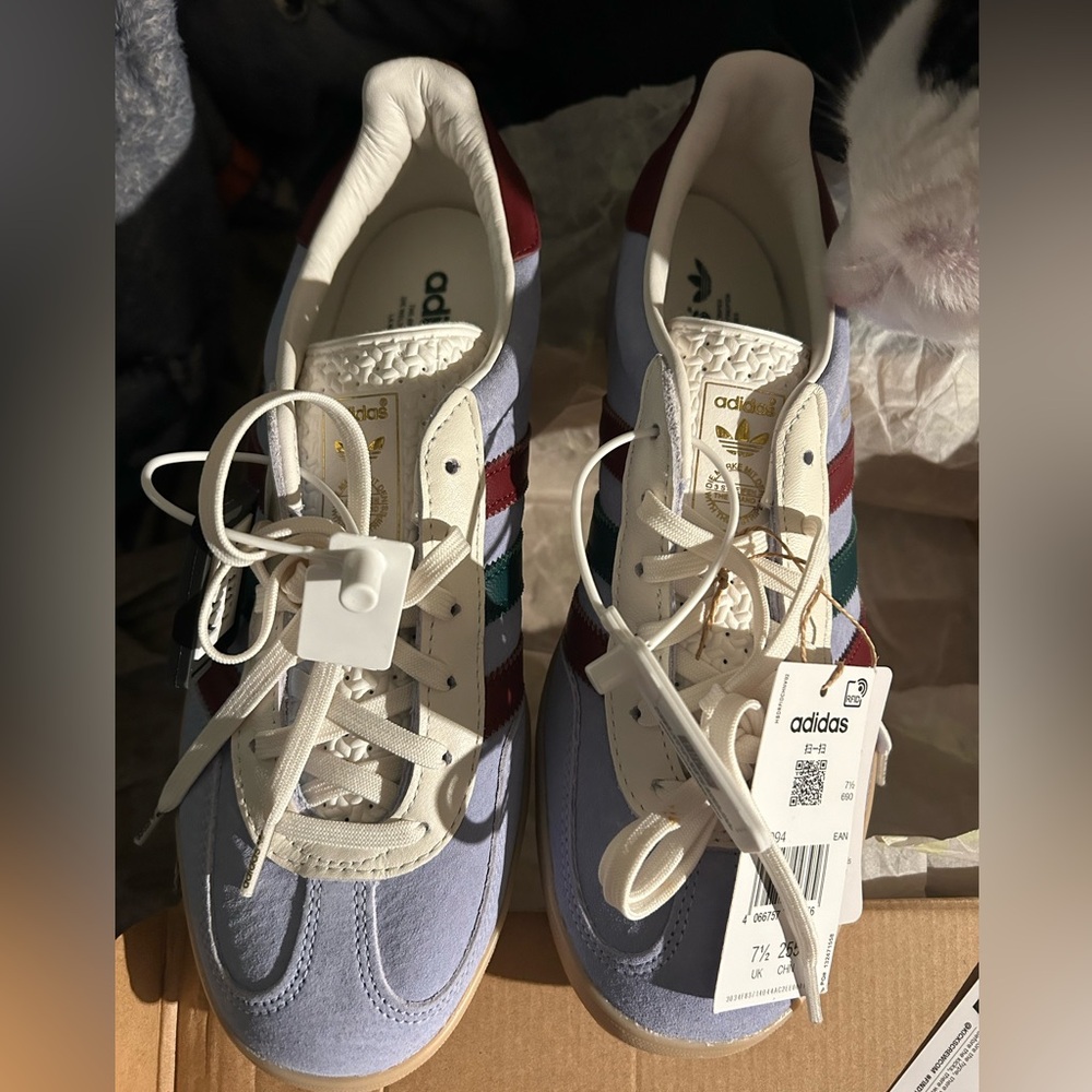 Adidas Gazelles rare addition woman’s light blue with red/green stripes size 8